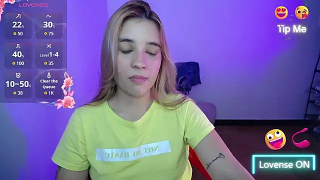 Snapshot of Ambar_lynn01 chatting on June 13, 8:07 pm Ambar lynn01 online show from June 13, 8:07 pm