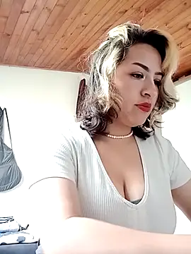 HannaJonnes  online show from April 16, 1:12 pm