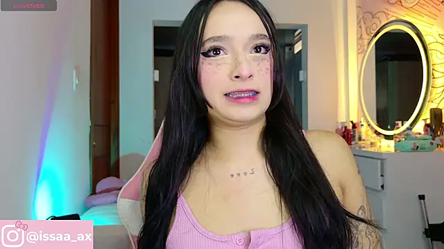Snapshot of issa_dolly chatting on July 9, 9:25 pm issa dolly online show from July 9, 9:25 pm