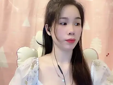 Snapshot of Luna3579 chatting on May 6, 7:23 am Luna3579 online show from May 6, 7:23 am