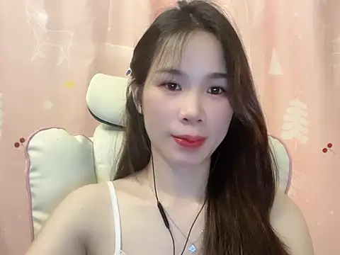 Snapshot of Luna3579 chatting on May 4, 3:26 pm Luna3579 online show from May 4, 3:26 pm