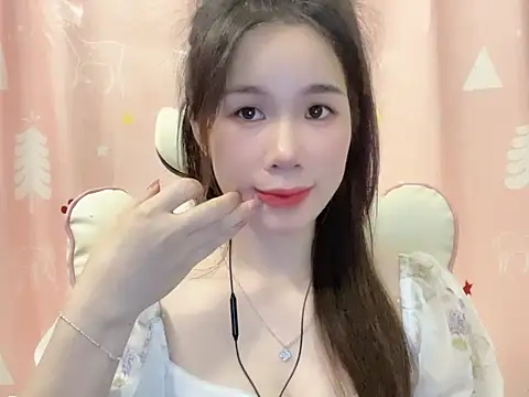 Snapshot of Luna3579 chatting on May 5, 5:05 pm Luna3579 online show from May 5, 5:05 pm