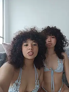 Snapshot of Chloe_and_Violeta chatting on July 23, 4:36 pm Chloe and Violeta online show from July 23, 4:36 pm
