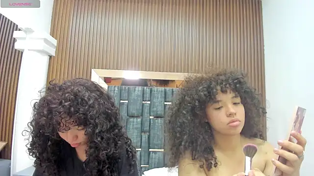 Snapshot of Chloe_and_Violeta chatting on May 2, 11:59 am Chloe and Violeta online show from May 2, 11:59 am