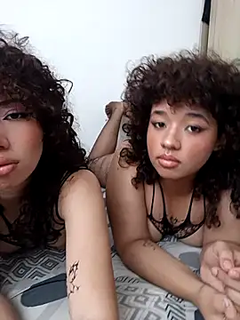 Snapshot of Chloe_and_Violeta chatting on July 10, 1:22 pm Chloe and Violeta online show from July 10, 1:22 pm