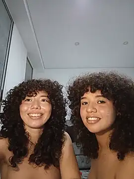 Snapshot of Chloe_and_Violeta chatting on July 22, 1:51 am Chloe and Violeta online show from July 22, 1:51 am