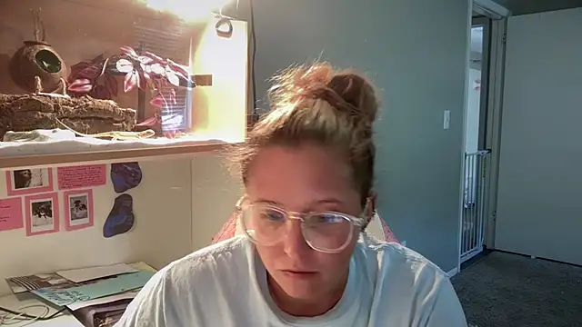 MUSCLEMOMMY1365 online show from April 23, 4:19 pm