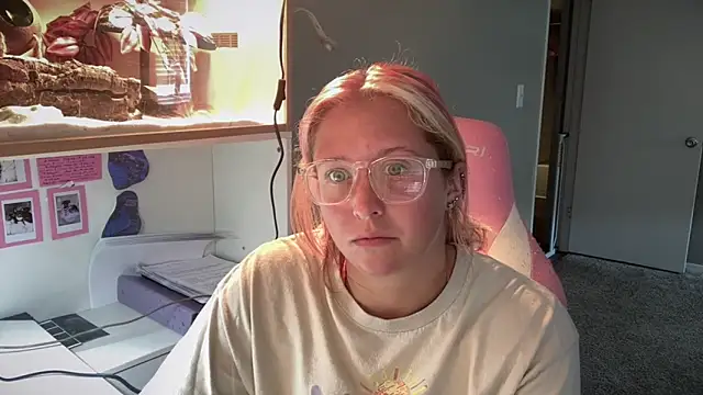 MUSCLEMOMMY1365 online show from May 12, 3:51 pm