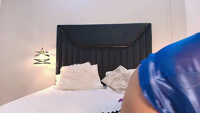 NaiaVelvet online show from April 16, 11:33 am