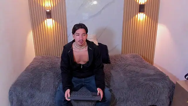 Iam OttoAndrew online show from May 9, 3:43 am