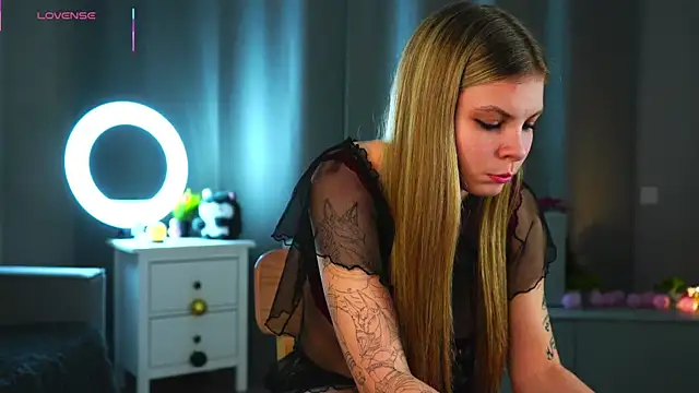 LesleeOpenshaw online show from April 18, 2:30 pm