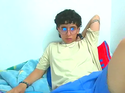 LatinHeatX22 online show from April 16, 9:39 pm