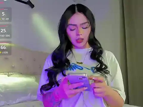 holly444  online show from May 9, 1:31 am