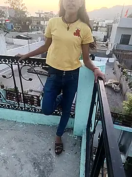 Priya7579 online show from April 18, 1:13 pm