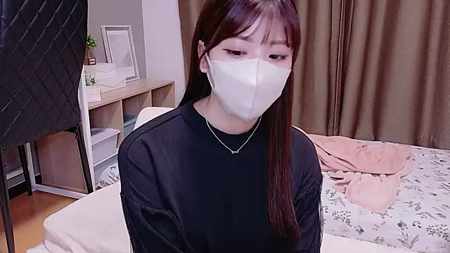 h a n a  online show from April 22, 10:33 am