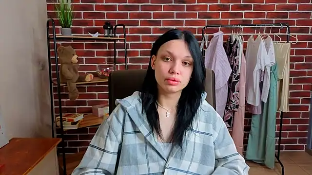 BrendaaWarren online show from April 19, 9:10 am