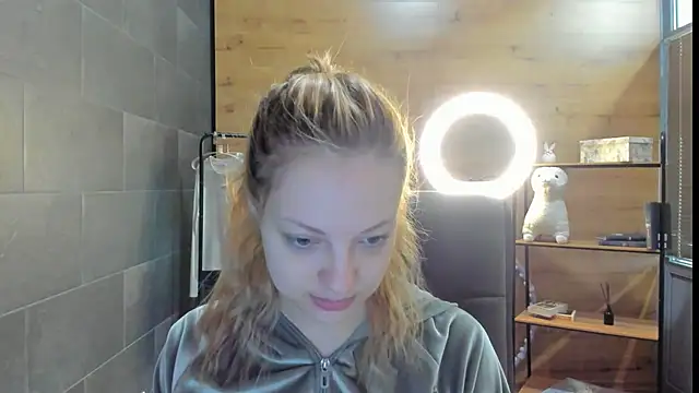 EmmaaMcDon online show from April 27, 8:12 am