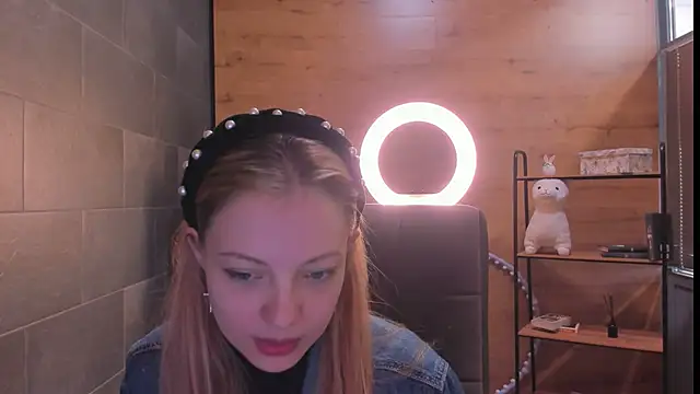 EmmaaMcDon online show from April 26, 9:39 am