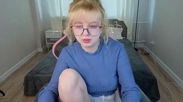 Helen Carson online show from May 27, 12:09 am