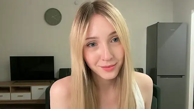 Snapshot of Kattie_Petite chatting on May 26, 4:49 pm Kattie Petite online show from May 26, 4:49 pm