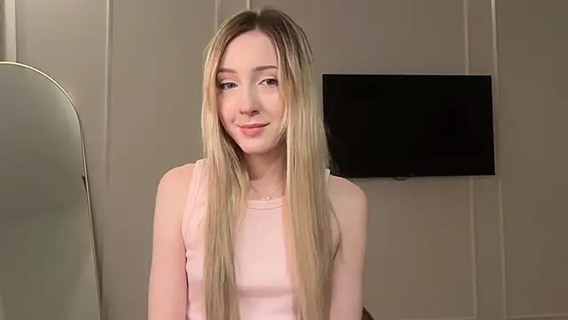 Snapshot of Kattie_Petite chatting on June 28, 5:08 pm Kattie Petite online show from June 28, 5:08 pm
