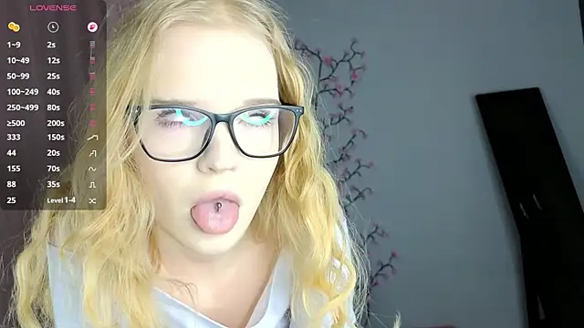 RoseeFairy online show from April 17, 6:44 pm