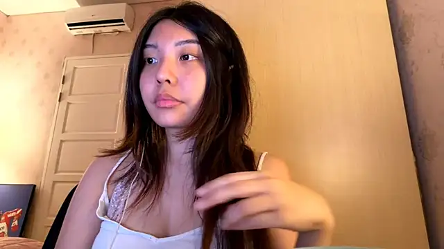 MinnaHannaman online show from April 17, 4:48 am