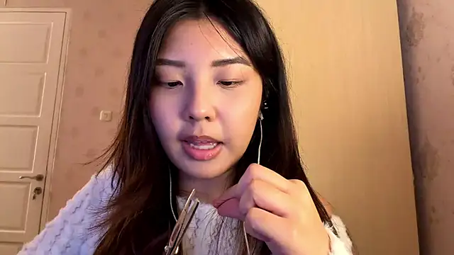 MinnaHannaman online show from April 16, 8:37 am