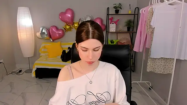 Umia Bordered online show from April 16, 11:44 am