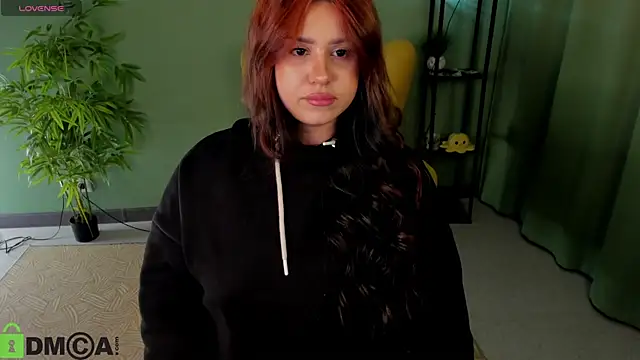 nicolewoss online show from May 13, 4:08 am