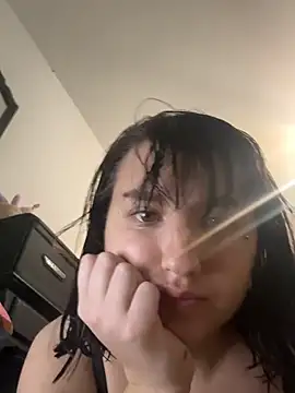 Courtneysinclair online show from April 14, 4:12 pm