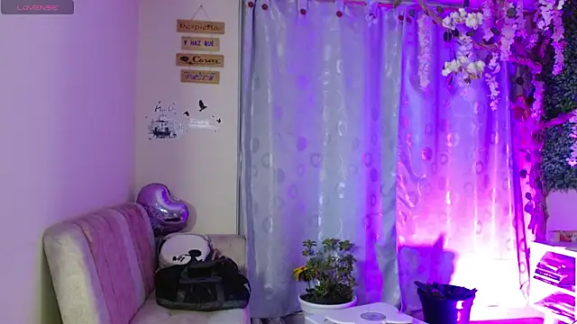 aprildumont online show from May 5, 9:34 am