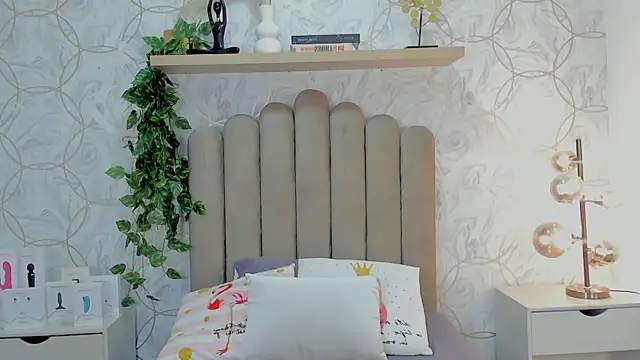 Snapshot of katherine_glow chatting on June 29, 7:13 pm katherine glow online show from June 29, 7:13 pm