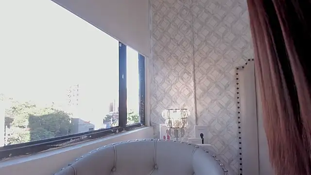 Snapshot of katherine_glow chatting on May 28, 11:38 am katherine glow online show from May 28, 11:38 am