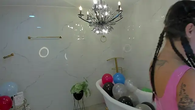 Snapshot of katherine_glow chatting on April 18, 11:34 am katherine glow online show from April 18, 11:34 am
