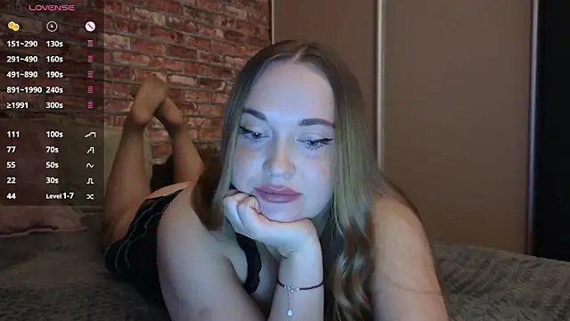 Snapshot of LeryKiss chatting on April 18, 2:08 pm LeryKiss online show from April 18, 2:08 pm