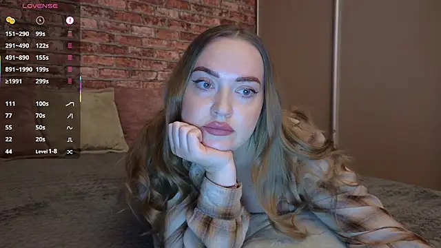 Snapshot of LeryKiss chatting on April 23, 2:40 pm LeryKiss online show from April 23, 2:40 pm