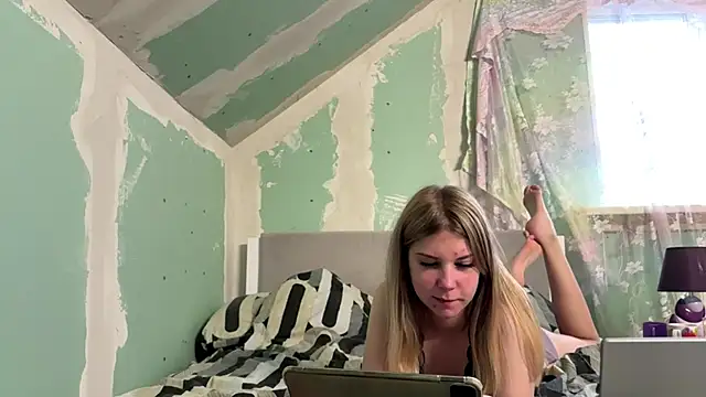 Skinny girl  online show from June 2, 2:17 pm