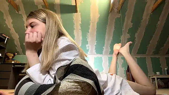 Skinny girl  online show from May 9, 6:11 pm