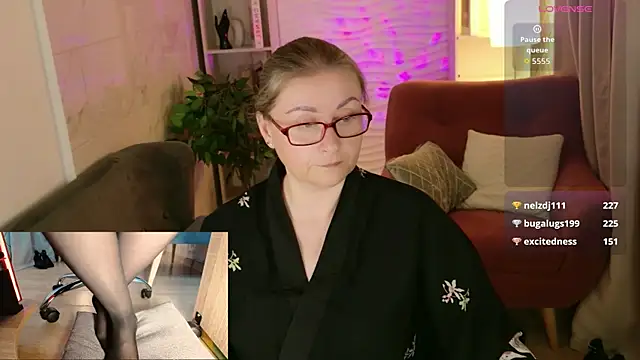 Alexandra Kind online show from July 1, 2:01 am