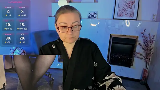 Alexandra Kind online show from April 18, 8:53 pm