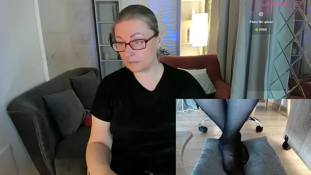 Alexandra Kind online show from May 12, 1:50 pm