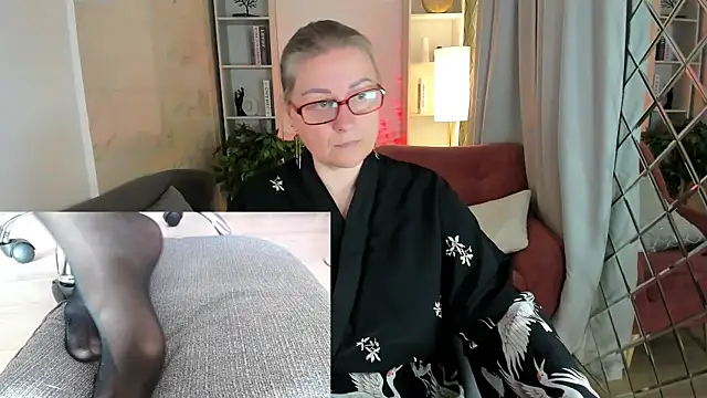 Alexandra Kind online show from May 5, 1:58 pm