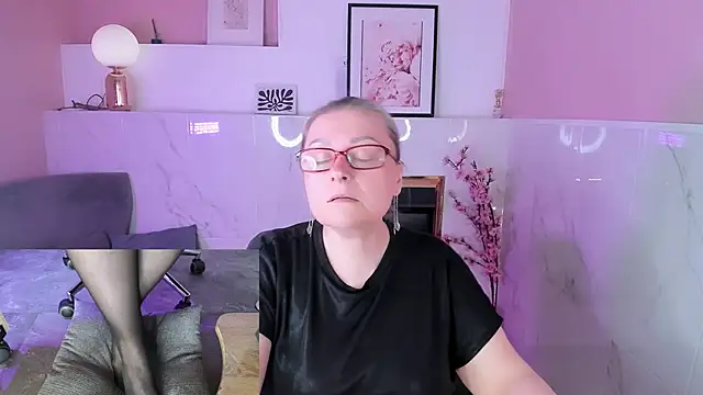 Alexandra Kind online show from April 22, 8:59 pm