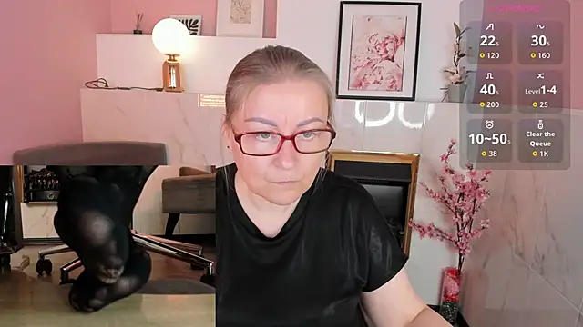Alexandra Kind online show from June 6, 8:47 pm