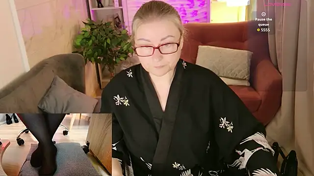 Alexandra Kind online show from June 30, 1:44 pm