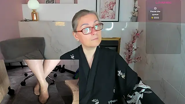Alexandra Kind online show from June 14, 8:54 pm
