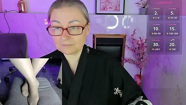 Alexandra Kind online show from May 29, 1:28 pm
