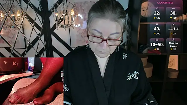 Alexandra Kind online show from May 15, 1:42 pm
