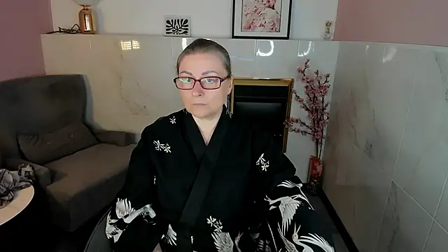 Alexandra Kind online show from April 17, 1:36 pm